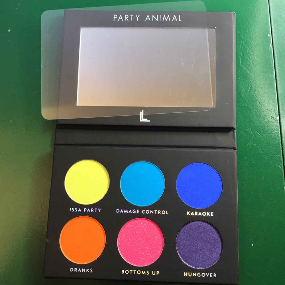 Eyeshadow - Picture 2 of 3